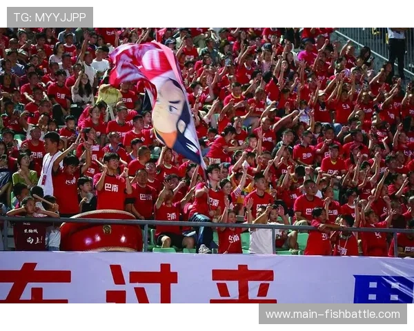 潜江市民体育中心座无虚席，球迷热情助威